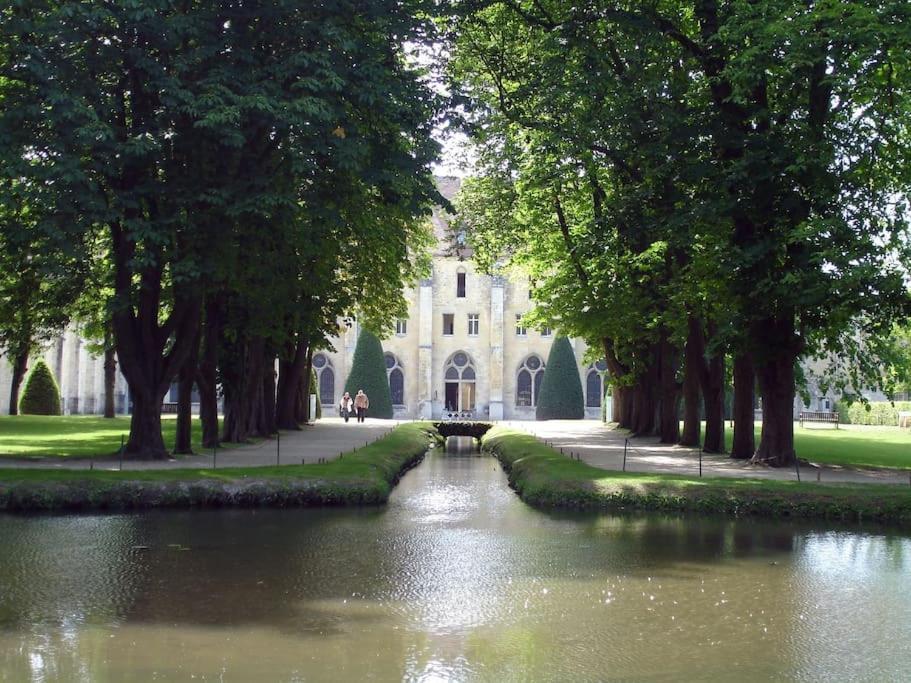 Superbe Appartement En Plein Centre Ville Viarmes Exterior foto
